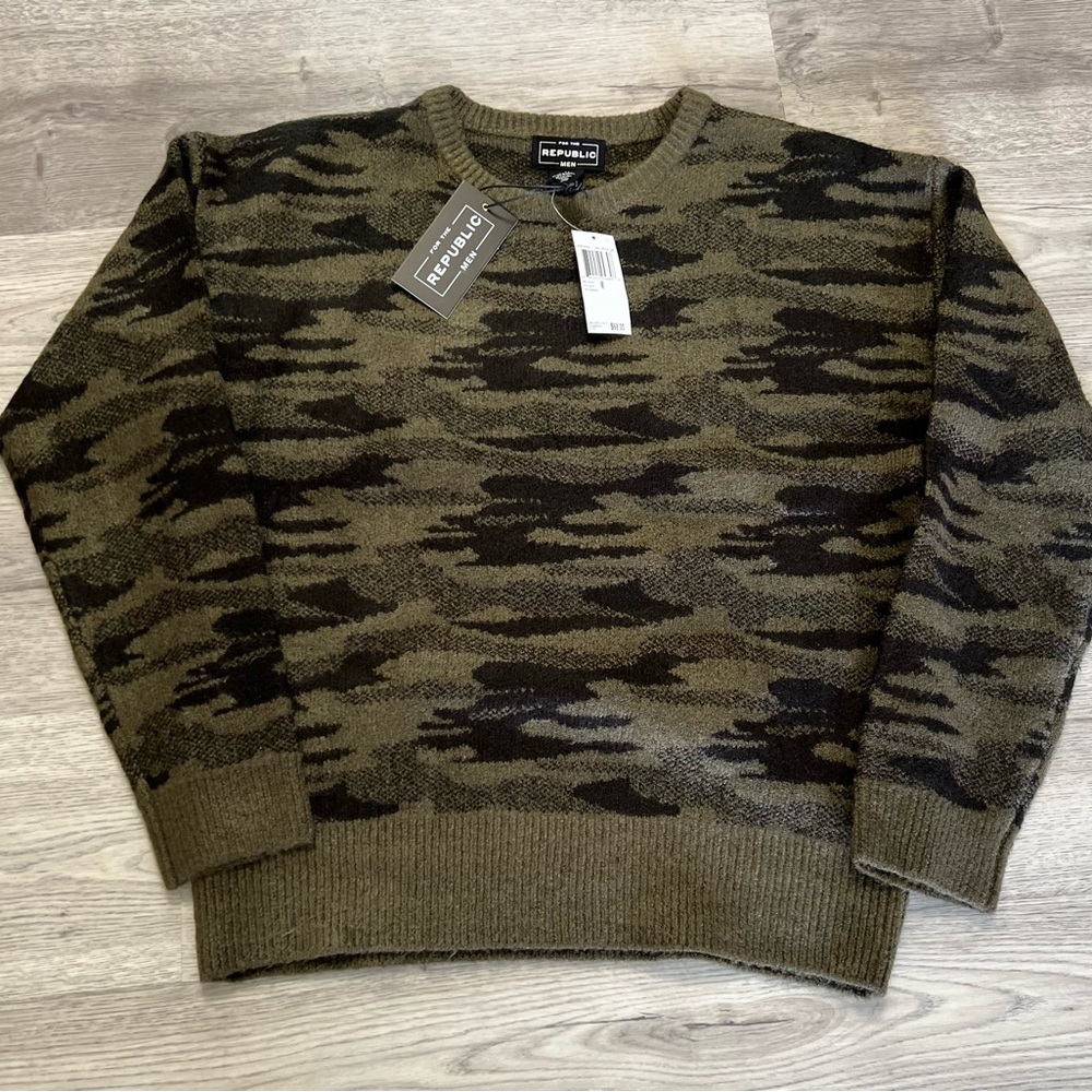 Men’s For the Republic Camo sweater size M